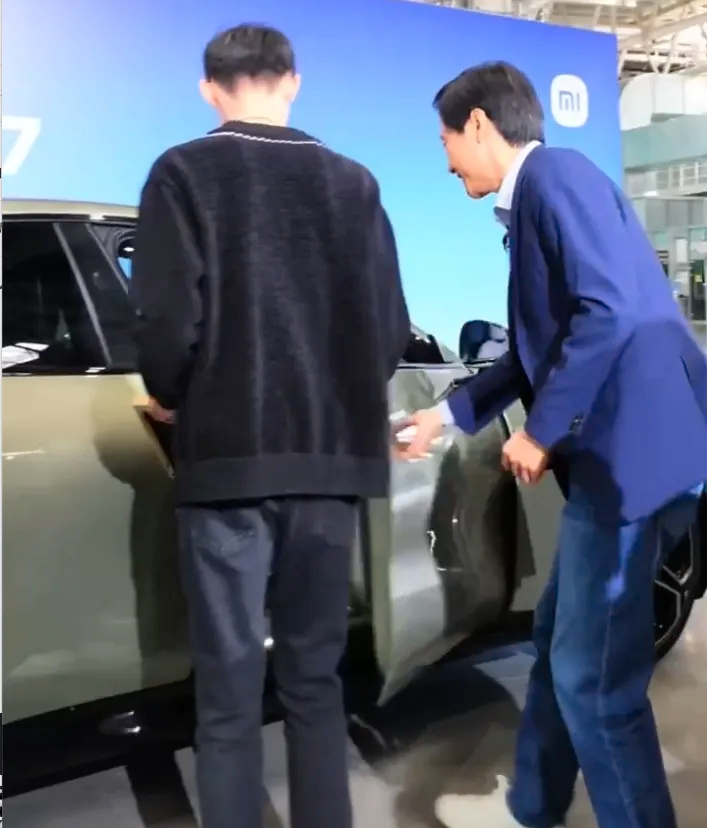 千亿巨佬拉门…